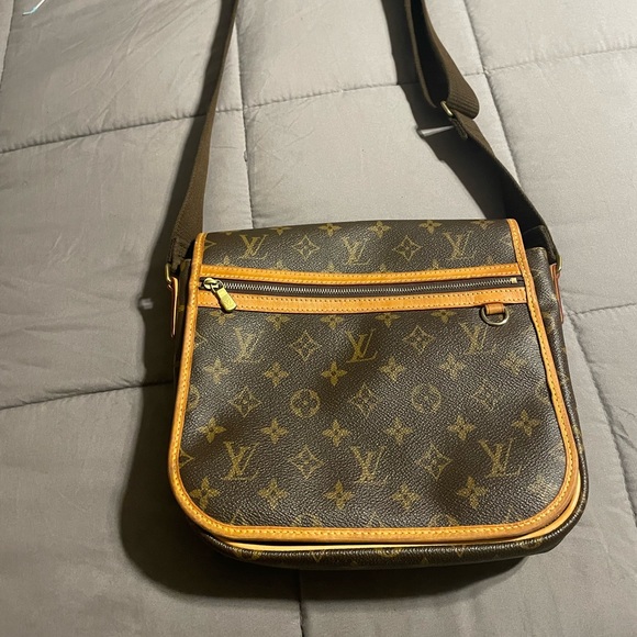Louis Vuitton messenger crossbody - Picture 1 of 9